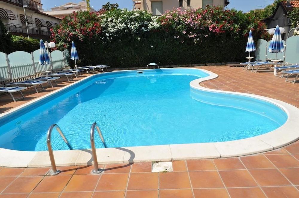 Hotel Gaston Rimini Exterior foto